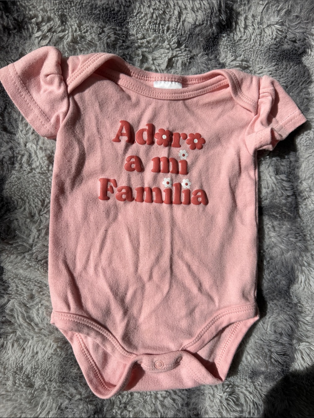 Pink "Adoro a mi Familia" Baby One-Piece Bodysuit